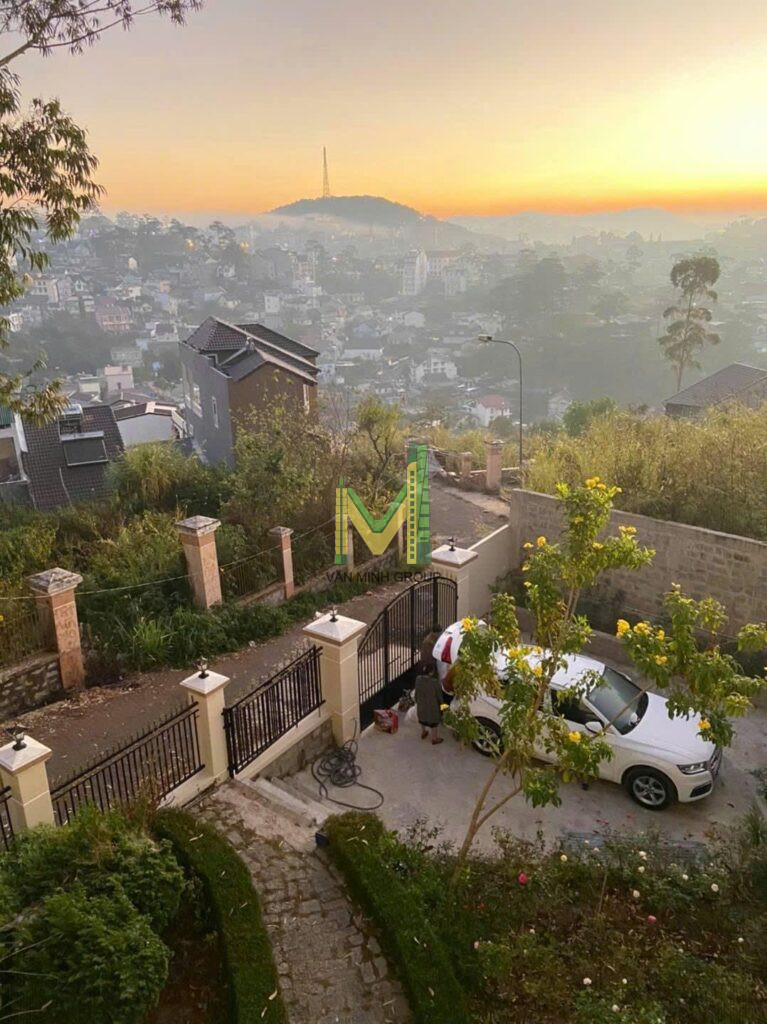 Bán villa 360m2 phong cách châu Âu 2 mặt tiền Nguyễn Trung Trực, Đà Lạt, view đẹp