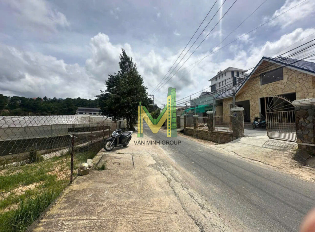 Bán lô đất siêu đẹp toạ lạc hai mặt tiền đường Trịnh Hoài Đức Đà Lạt 