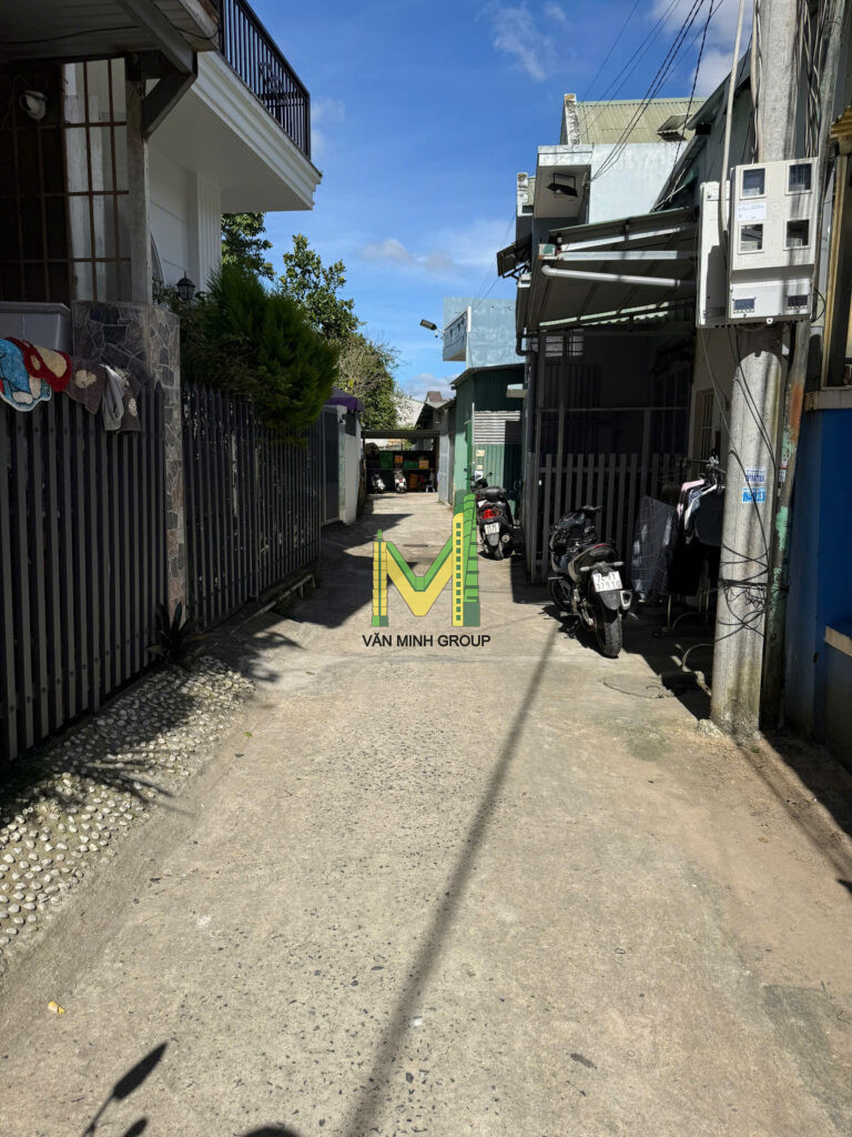 Bán nhà Mai Hắc Đế Đà Lạt – Diện tích 70m ngang 4m5 – Nhà 1 trệt 1 lầu cũ  – Đường xe hơi rộng rãi Giá 5tỷ thương lượng Liên hệ 0828255889 - Ảnh 2