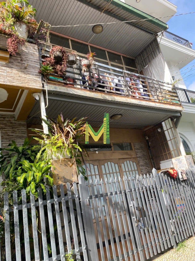 Bán nhà Mai Hắc Đế Đà Lạt – Diện tích 70m ngang 4m5 – Nhà 1 trệt 1 lầu cũ  – Đường xe hơi rộng rãi Giá 5tỷ thương lượng Liên hệ 0828255889 - Ảnh 1